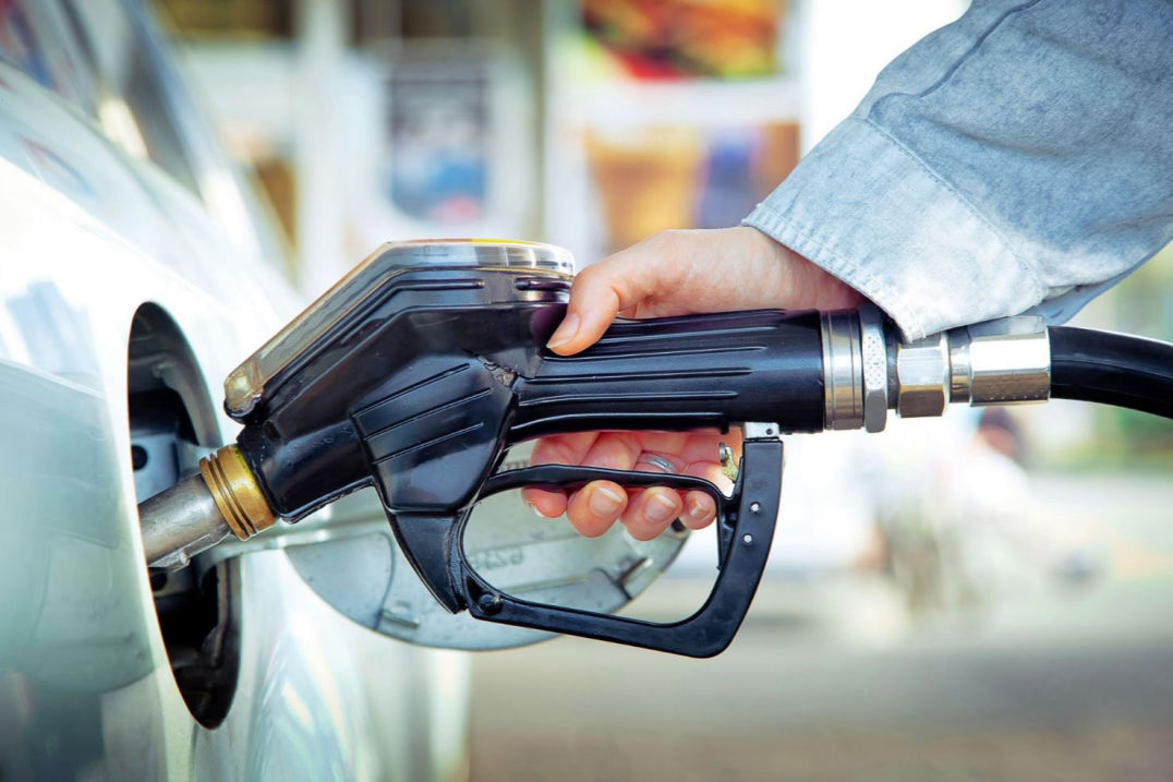 fueling-the-car-at-a-gas-station.-1076x717